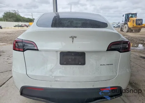 2022 Tesla Model Y z USA, uszkodzony, nr VIN 7SAYGDEE2NF363776